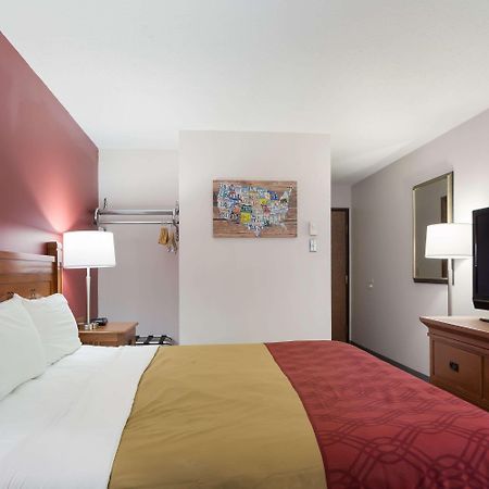 Econo Lodge Inn & Suites Escanaba Exterior photo