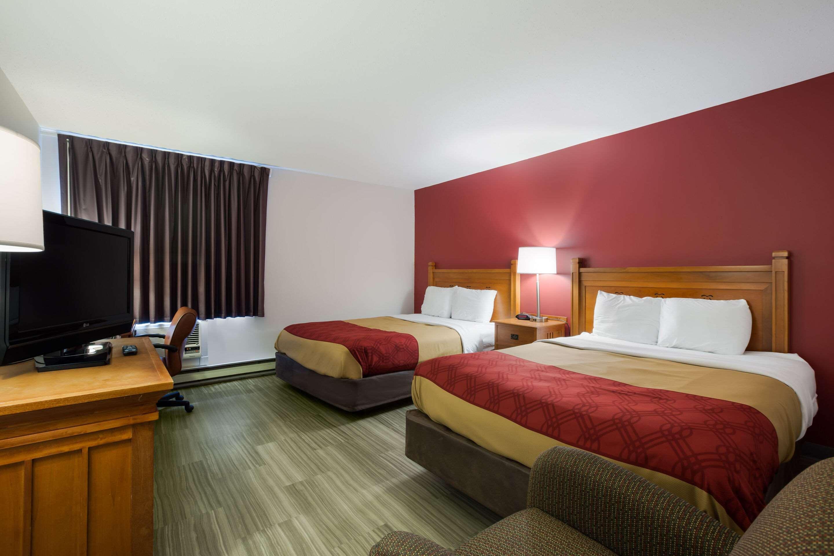Econo Lodge Inn & Suites Escanaba Exterior photo