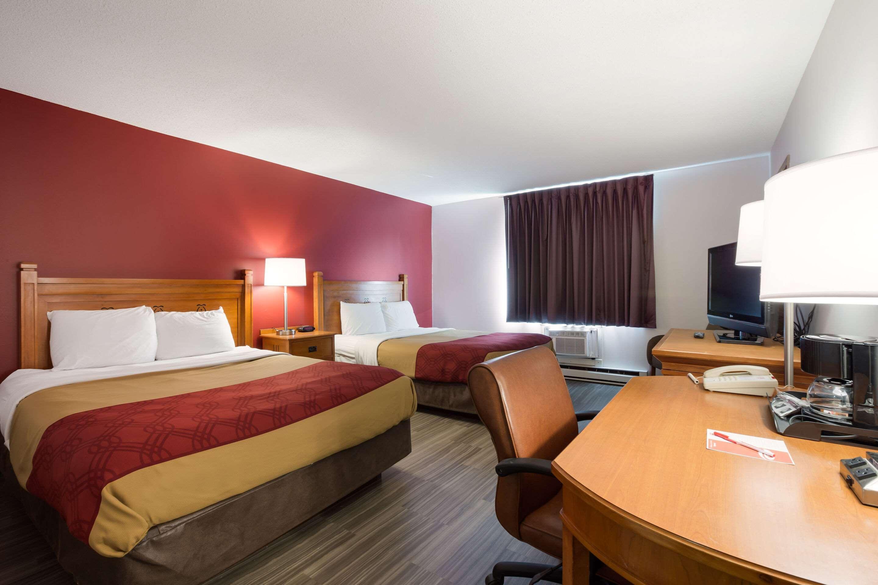 Econo Lodge Inn & Suites Escanaba Exterior photo