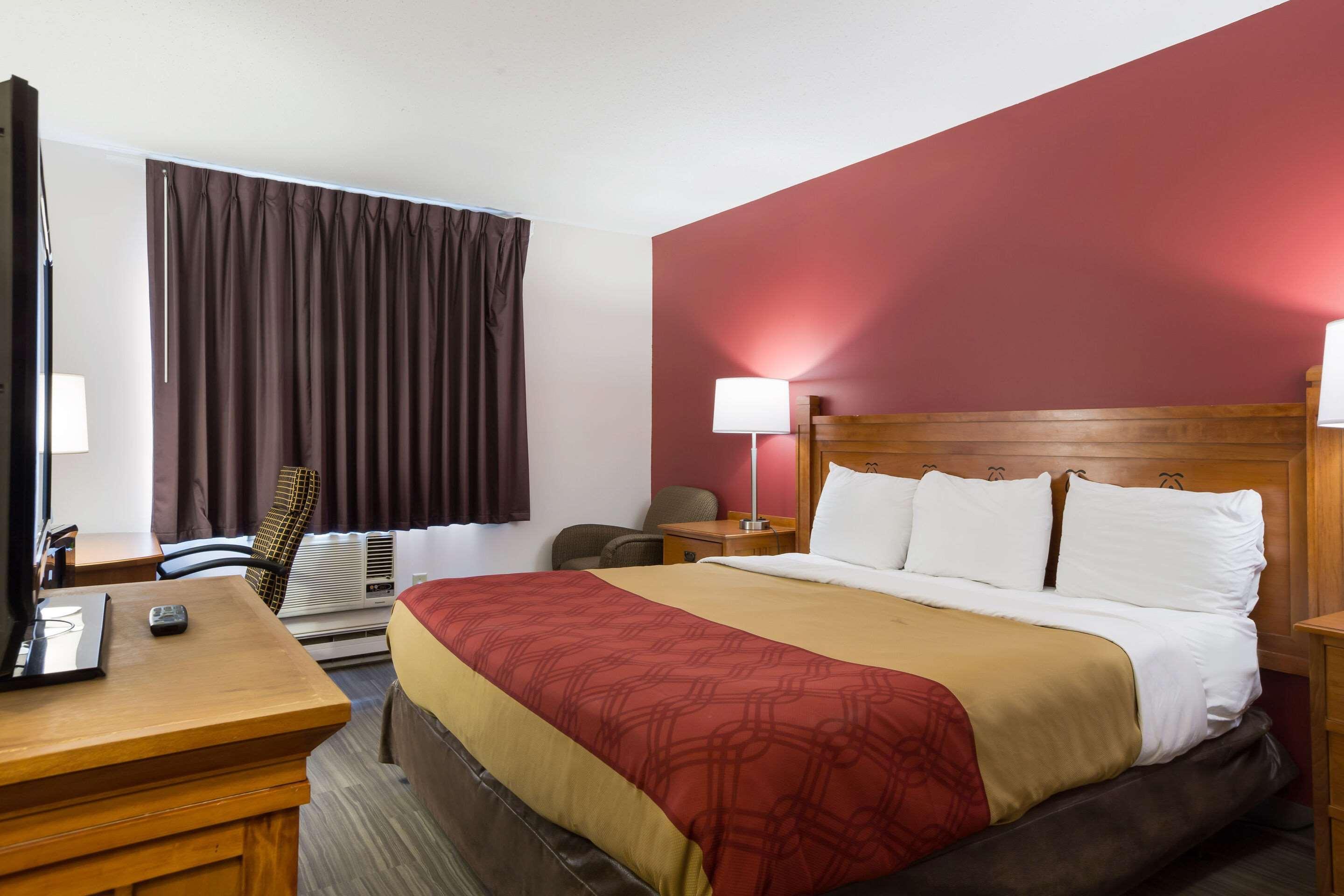 Econo Lodge Inn & Suites Escanaba Exterior photo