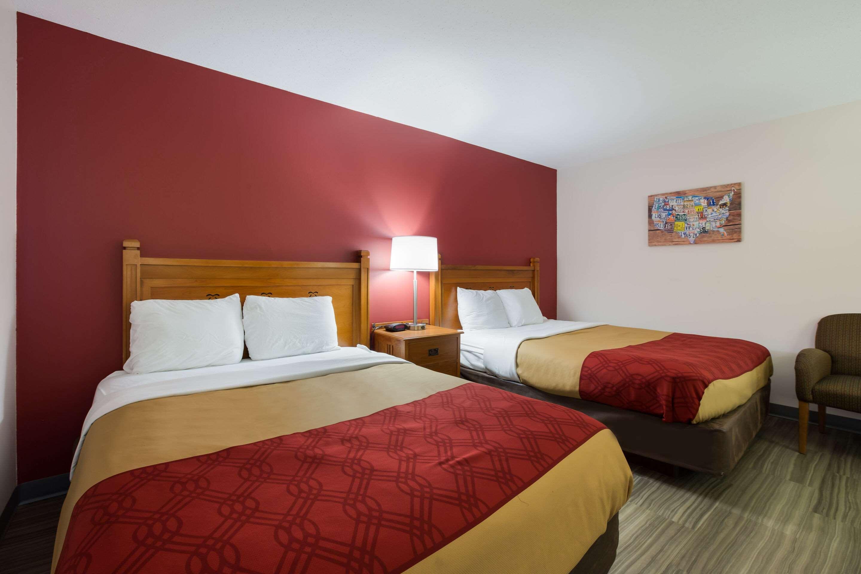 Econo Lodge Inn & Suites Escanaba Exterior photo