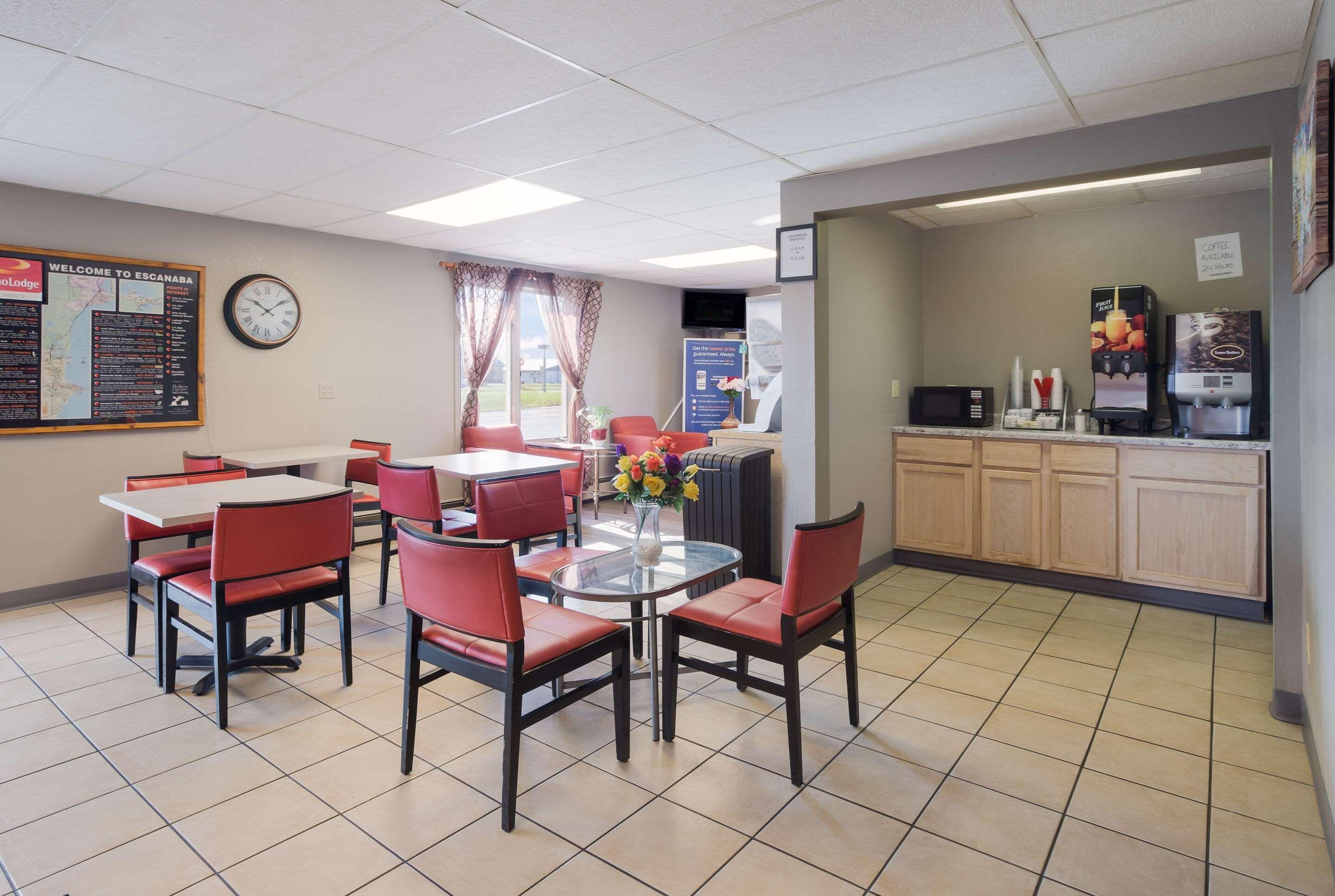 Econo Lodge Inn & Suites Escanaba Exterior photo