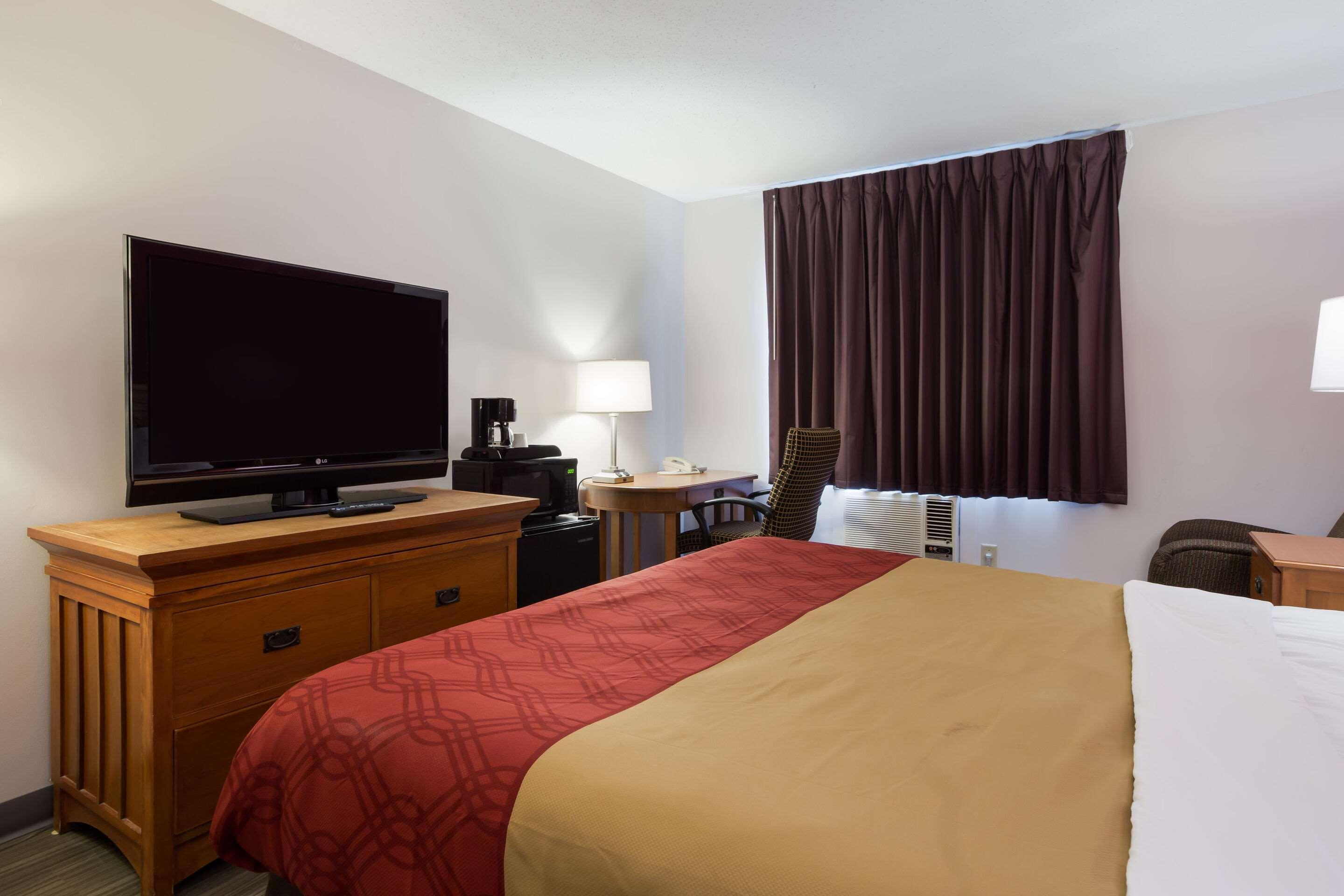 Econo Lodge Inn & Suites Escanaba Exterior photo