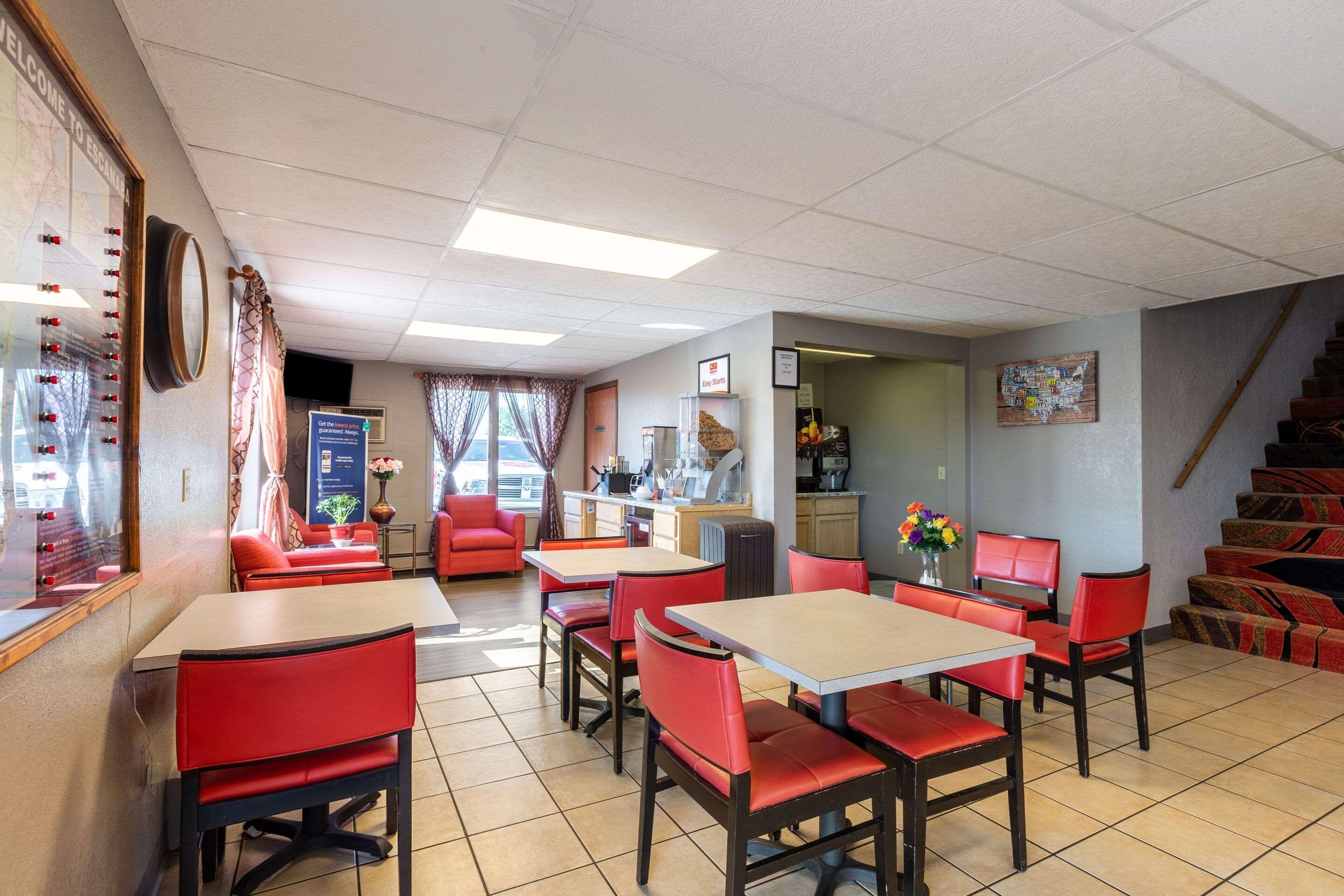 Econo Lodge Inn & Suites Escanaba Exterior photo