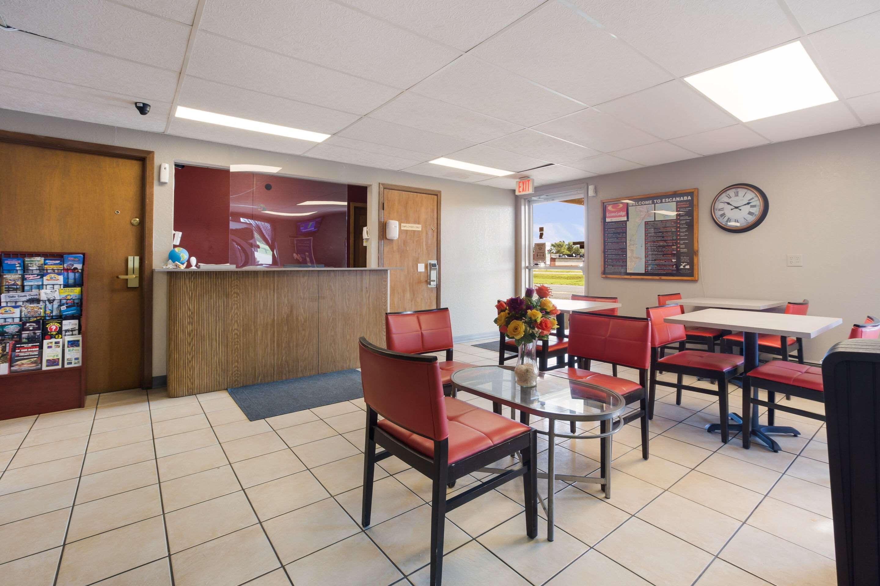 Econo Lodge Inn & Suites Escanaba Exterior photo