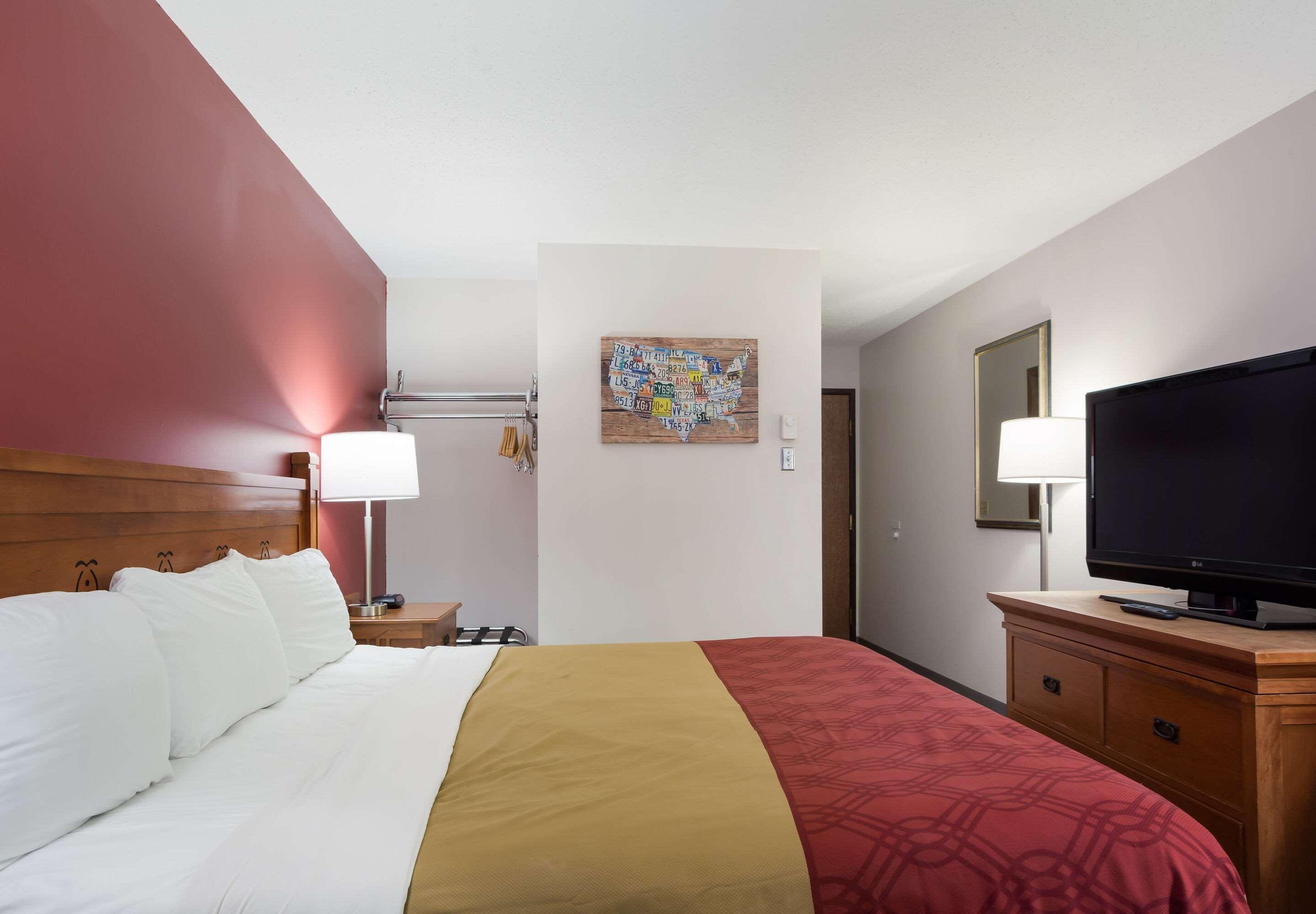 Econo Lodge Inn & Suites Escanaba Exterior photo