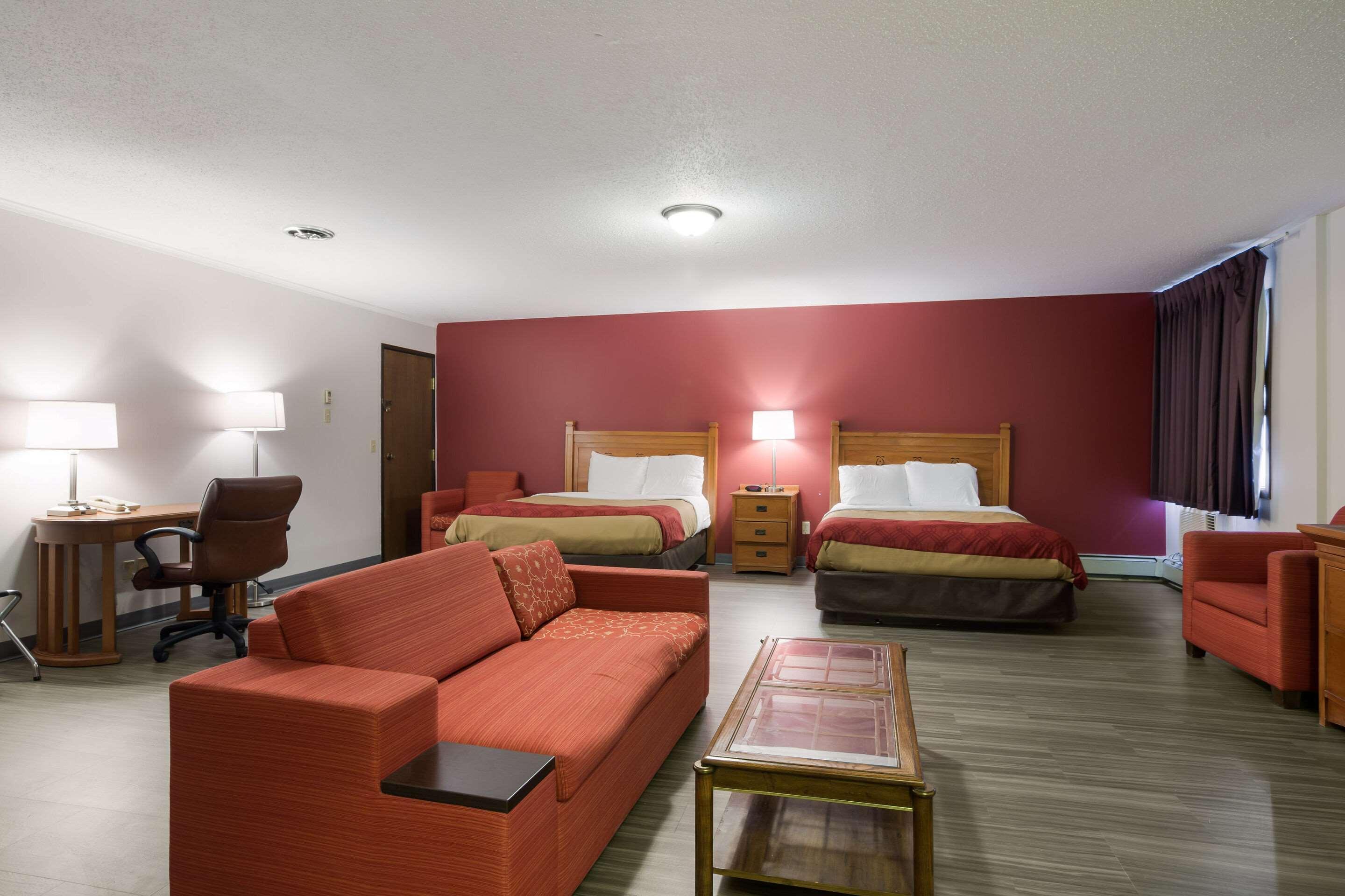 Econo Lodge Inn & Suites Escanaba Exterior photo