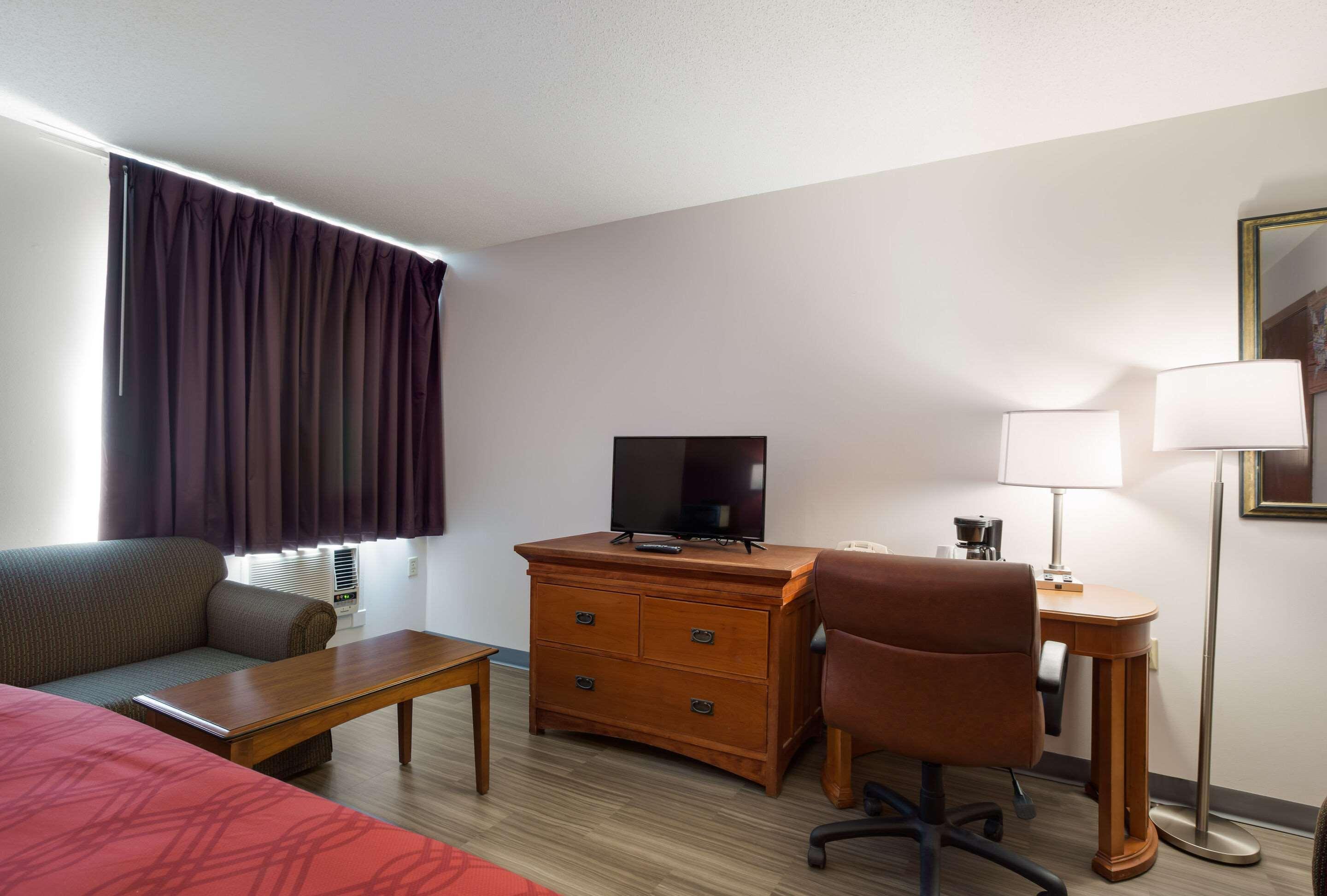 Econo Lodge Inn & Suites Escanaba Exterior photo