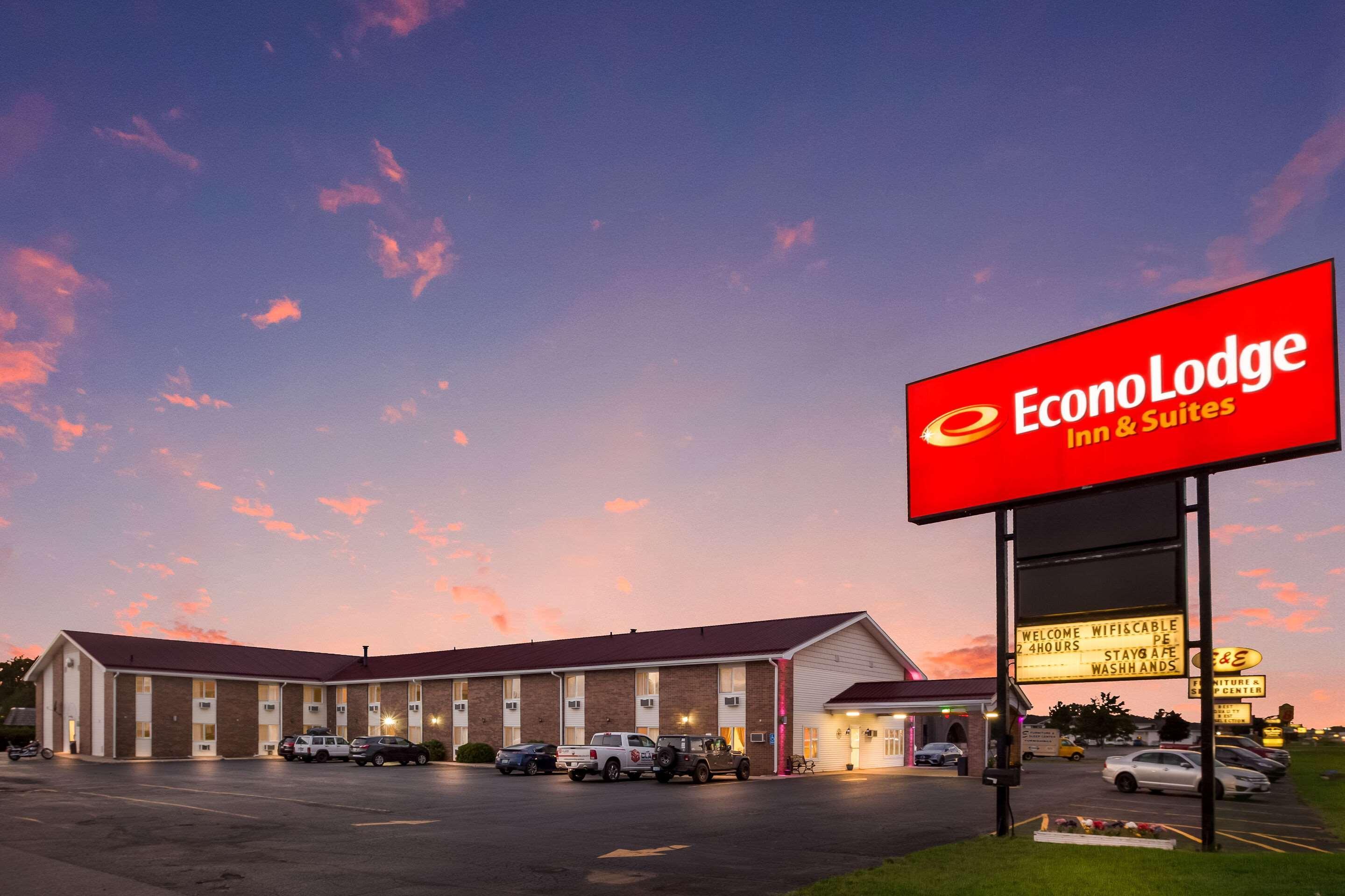 Econo Lodge Inn & Suites Escanaba Exterior photo