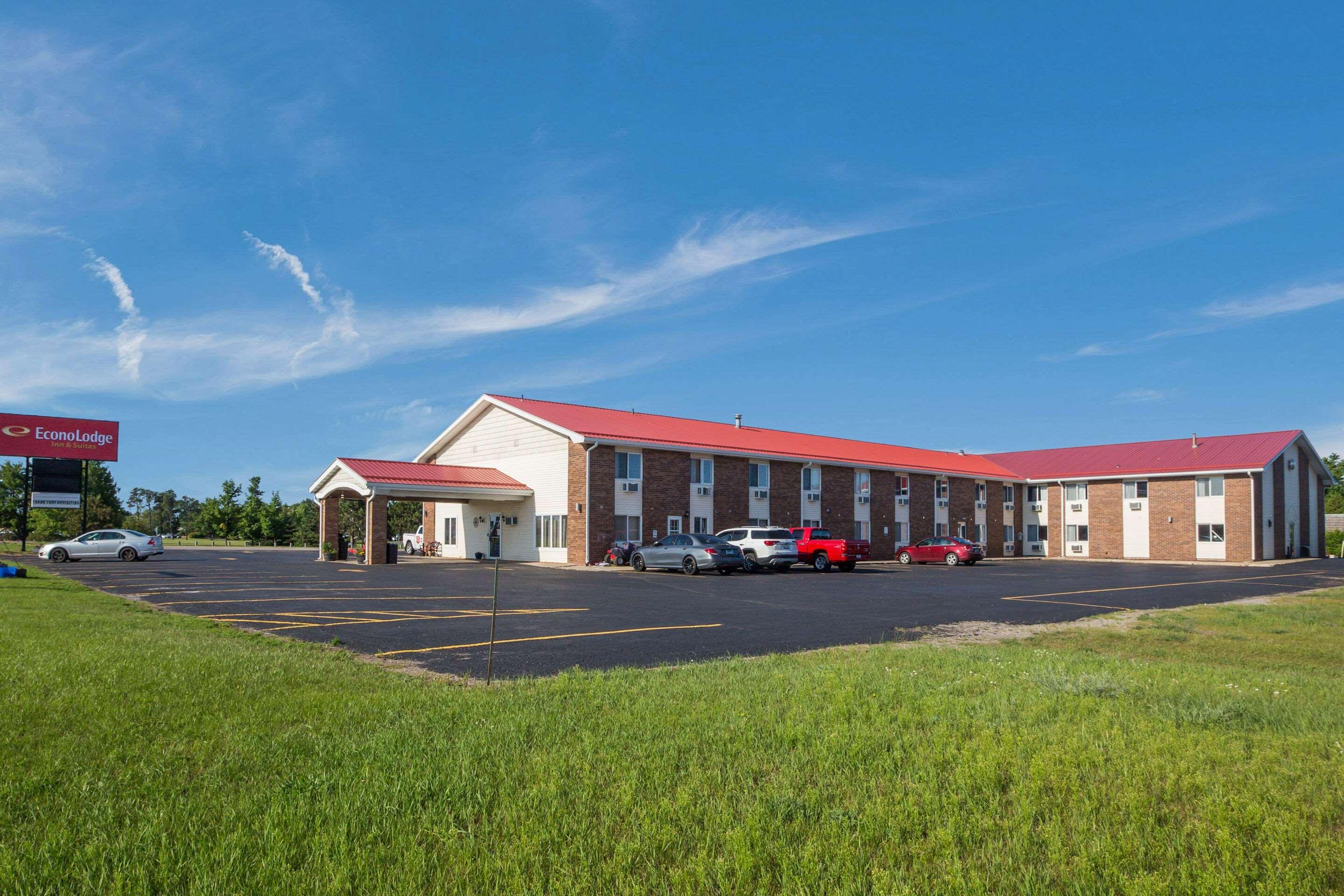 Econo Lodge Inn & Suites Escanaba Exterior photo