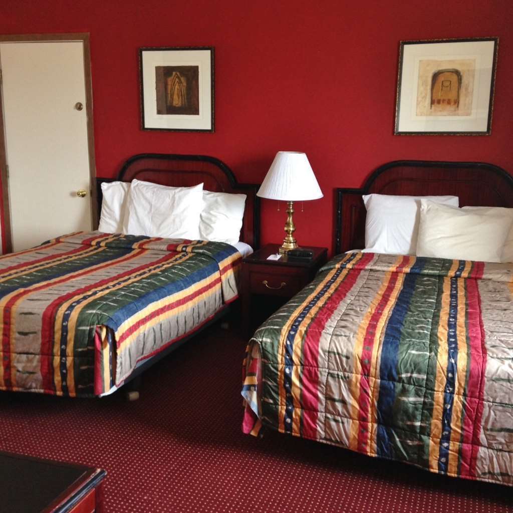 Econo Lodge Inn & Suites Escanaba Room photo