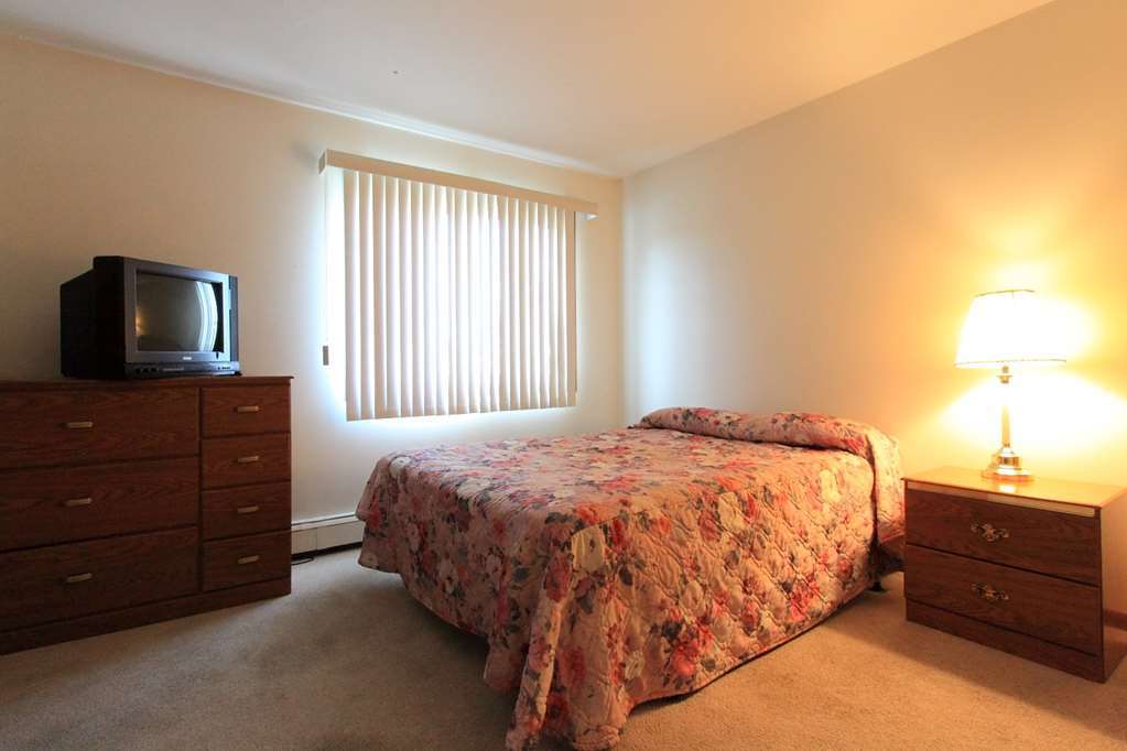 Econo Lodge Inn & Suites Escanaba Room photo