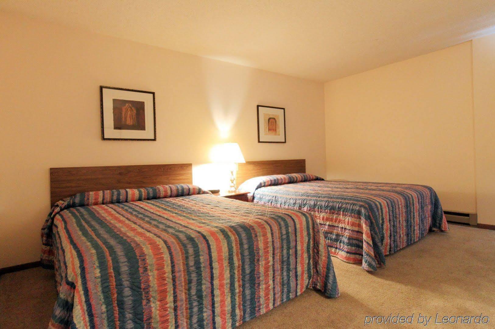 Econo Lodge Inn & Suites Escanaba Exterior photo