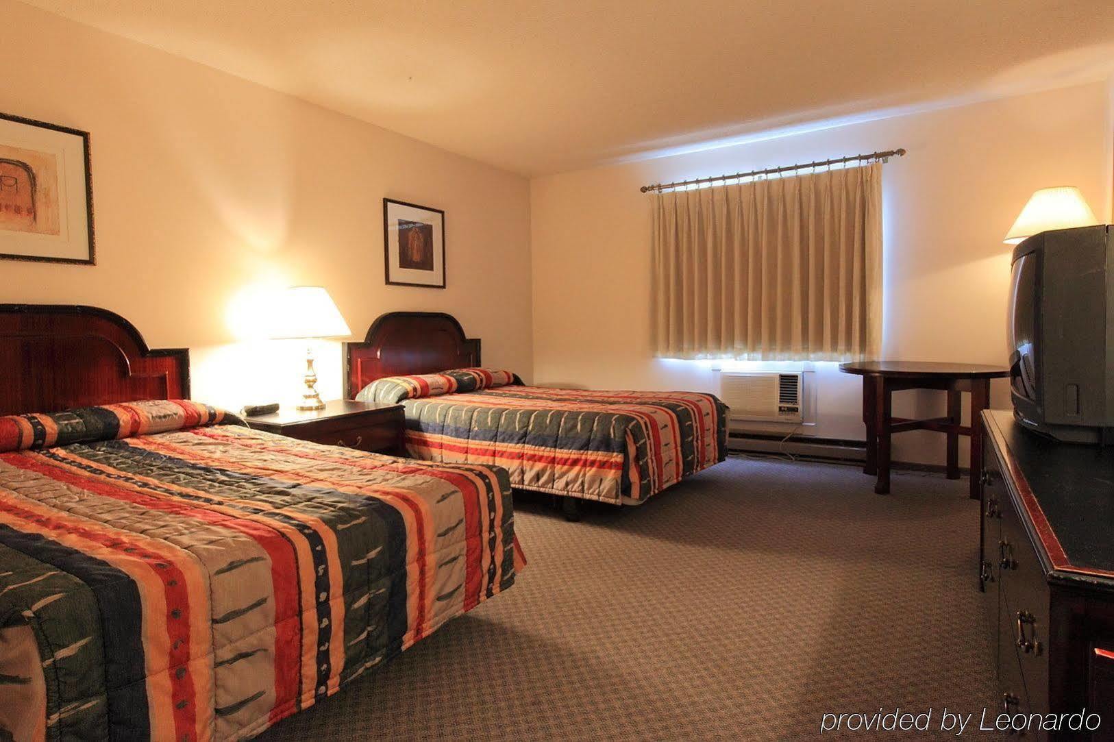 Econo Lodge Inn & Suites Escanaba Exterior photo