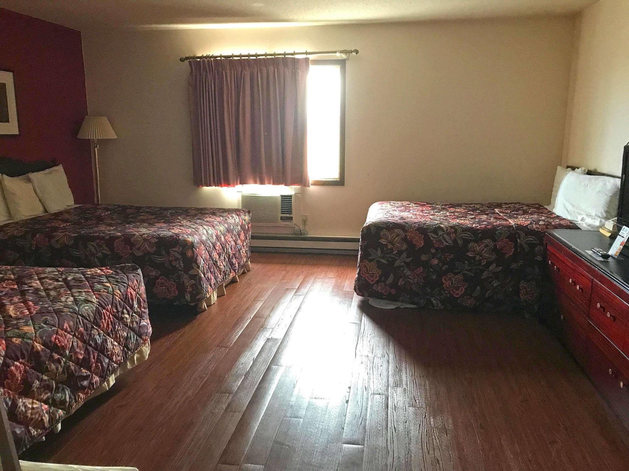 Econo Lodge Inn & Suites Escanaba Exterior photo